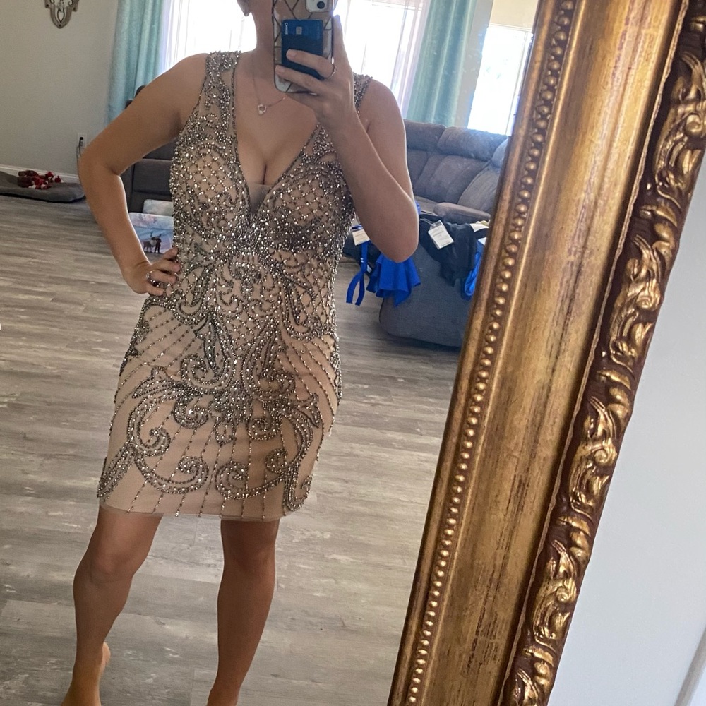 Elegant short dress.